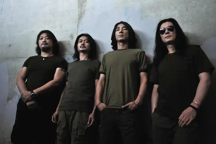 先听听在中国摇滚乐坛有20多年历史的摇滚金曲