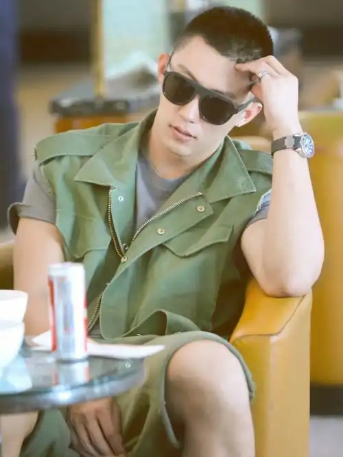 黄景瑜好久不发考古瑜啦寸头yyds