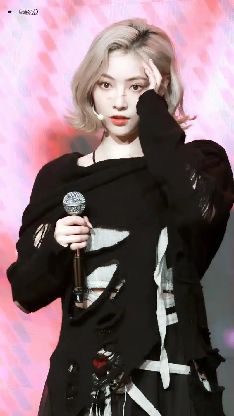 许佳琪 #舞台 奶fufu的kiki  @dou  - 抖音