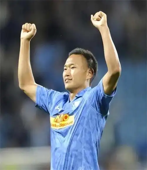 郑大世在世界杯上一哭成名与韩国空姐闪婚生娃你羡慕吗