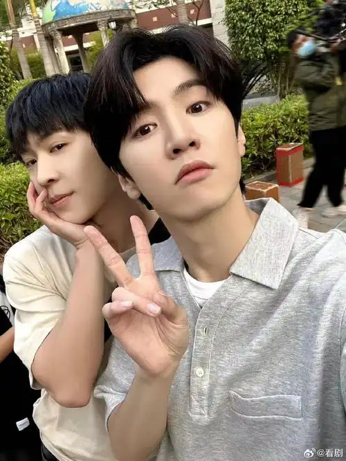陈哲远马伯骞直男式合照
