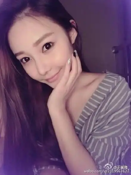 女友的王靓雅,他解释说:"见面不过五,六次而已",并非恋人,是"朋友的