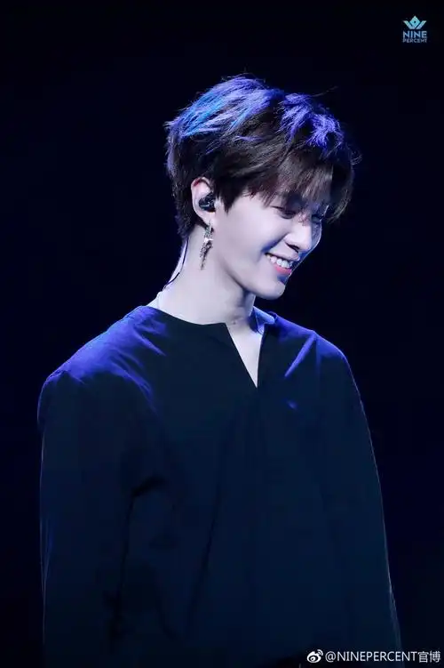 如玉山上行,光映照人——范丞丞笑容合集