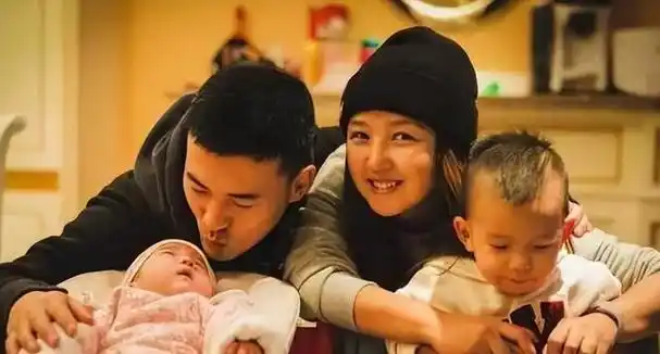 离婚5年再看何洁赫子铭的婚姻互撕史离婚前比烂离婚后比惨