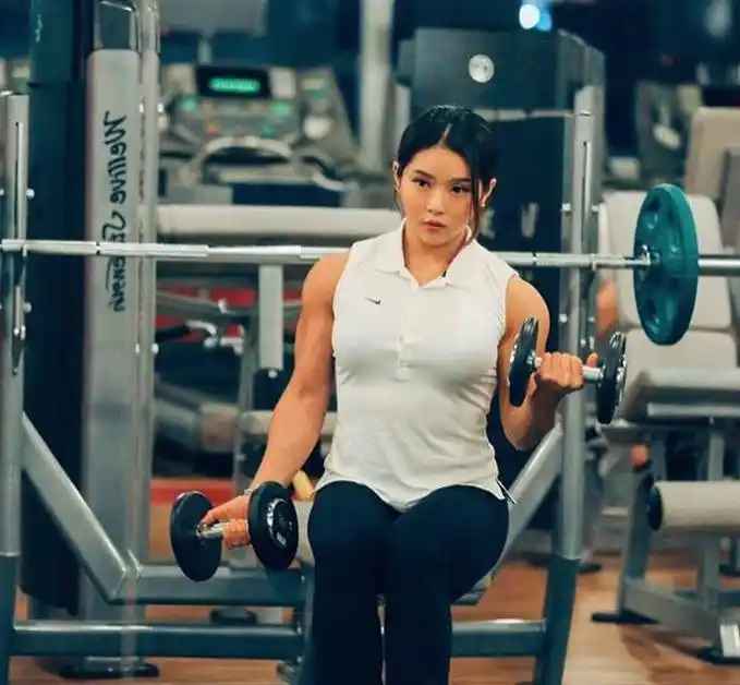 从娇小女生练成金刚芭比,她说:不是所有的肌肉女都叫金刚芭比