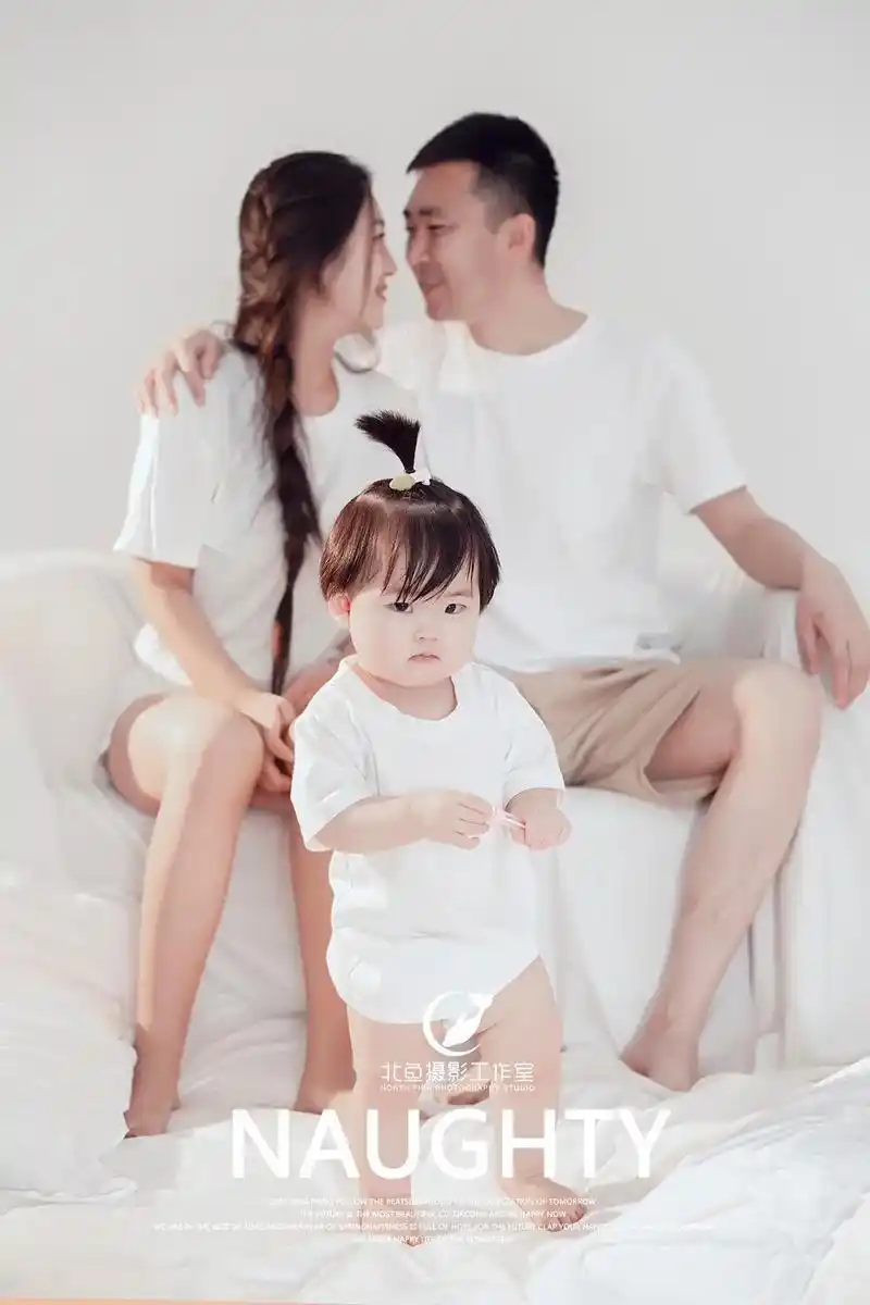 亲子照周岁亲子照一家三口全家福