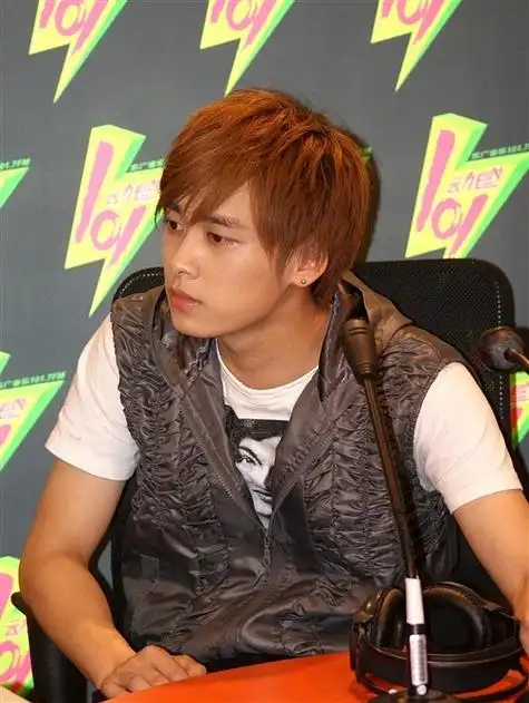 090520 上海动感101黄毛草草 你笑起来真好看@李易峰#与李易峰一六