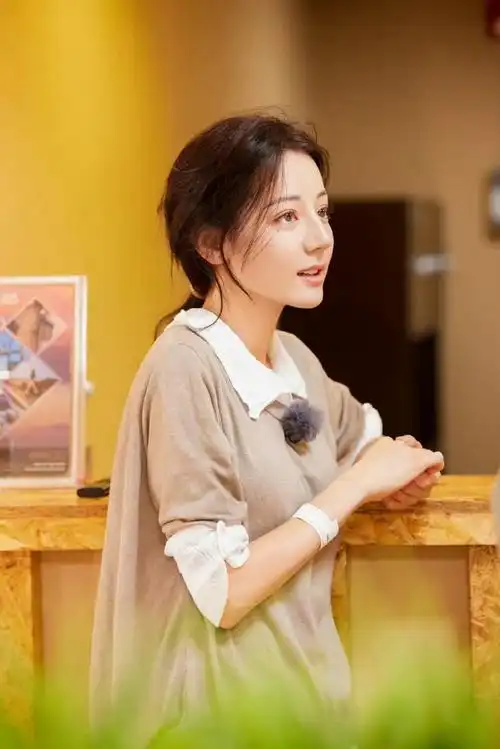 原来迪丽热巴一直是素颜#我的白月光学姐,不光肤白貌美身材好,英语