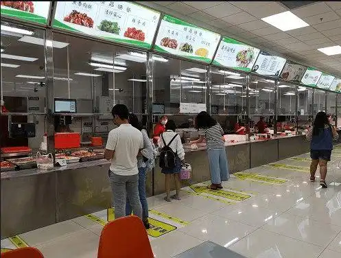 大学校内食堂惹争议饭菜定价普遍偏高究竟谁从中获利