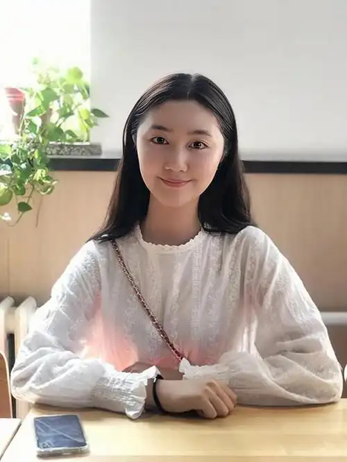 火爆全网的点读机女孩22岁颜值下滑很担心自己未来会发展不好