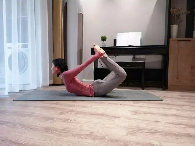 想要身材好必须练腰韩国普拉提老师4个动作诠释筋开腰软