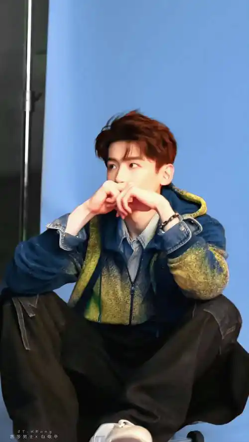 白敬亭在上海开咖啡店 店铺主体公司名叫"鼓捣白"