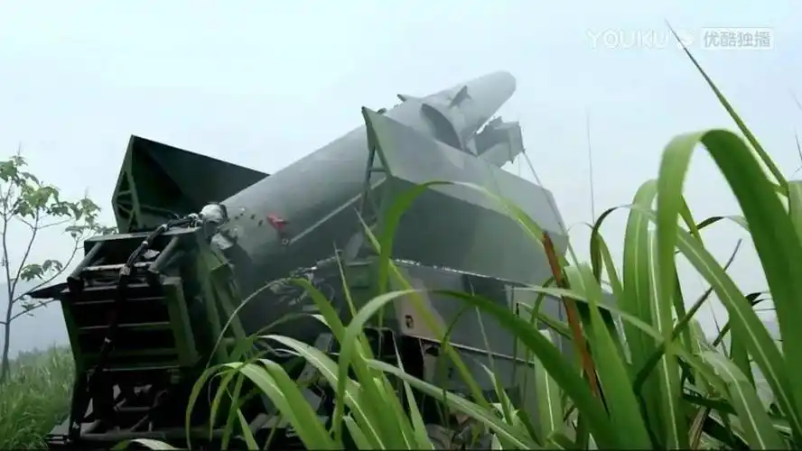 东风-185g等多款军事重器高科技作战指挥部,导弹车操纵台剧中出现的