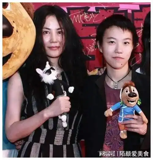 窦唯给两个女儿攒钱买房当嫁妆自己省吃俭用专注音乐事业