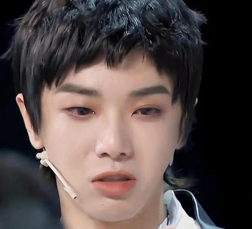 gif创作人# 华晨宇哭了!