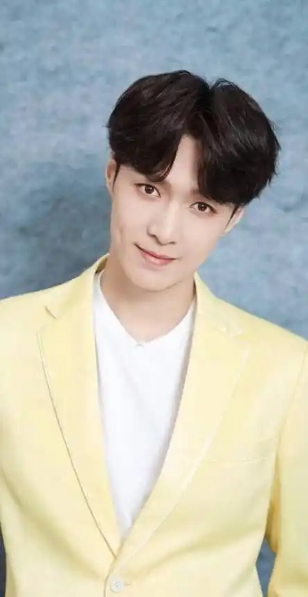 张艺兴成功的背后,有多么地心酸,一个人承受了所有_时候_公司_舞蹈