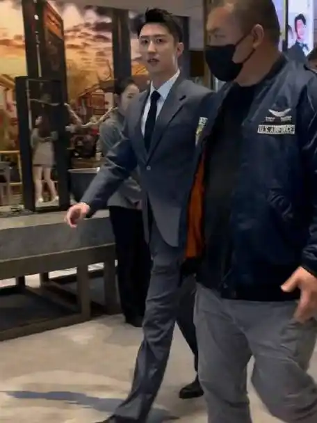 车高的身高,爱看,多拍cr 94黄景瑜超话@johnny黄景瑜#黄景瑜冬至