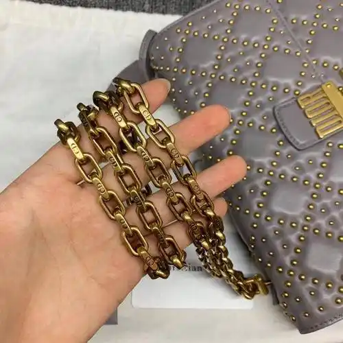 迪奥addict中号灰金铆钉链条包
