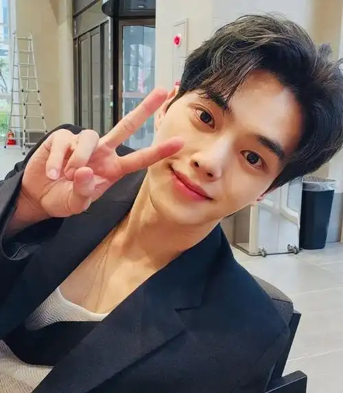 盘点9位笑容让人融化的韩剧男星:《moving》李正河笑起来太可爱