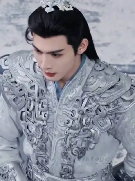 你永远可以相信@张彬彬vin 的古装 浓颜帅哥剑眉星目,丰神俊逸!