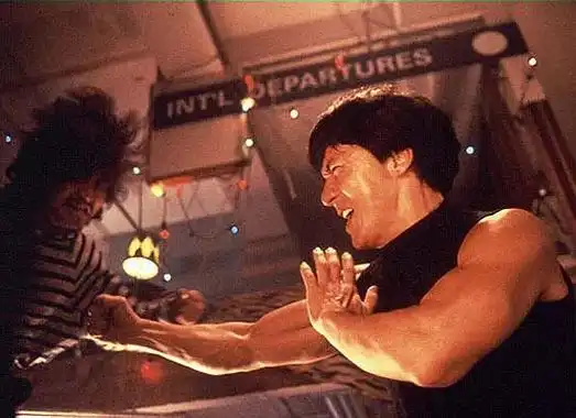 《红番区》是1995年由唐季礼执导,成龙,梅艳芳,董骠,叶芳华主演的一部