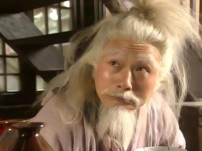 裘千仞到底是谁杀的?不是金轮法王,你看忽必烈身边站着哪位高人_相知5