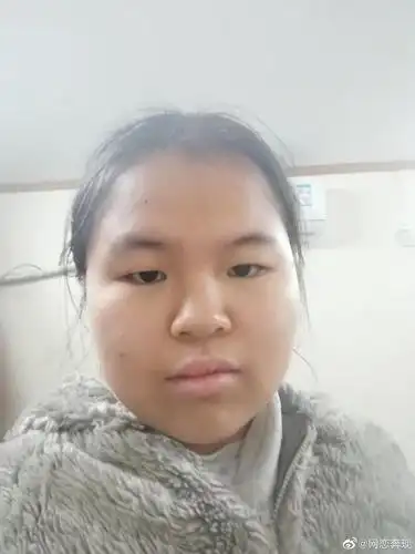 游戏里认识的网恋男友每天暧昧聊很久,昨天他让我爆照