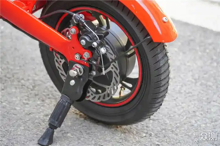 一人一车,简约折叠,大鱼v1时尚微电动车