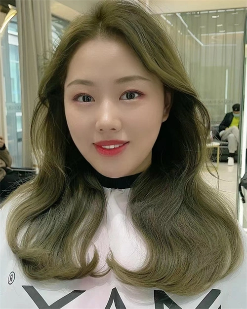 2023染发颜色预测 清新显白抹茶绿_2023年流行发型 - 美发站