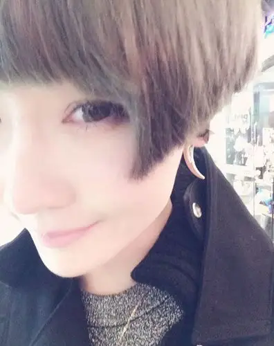 据了解,徐粲金是88年出生,内地知名时尚服装设计师.