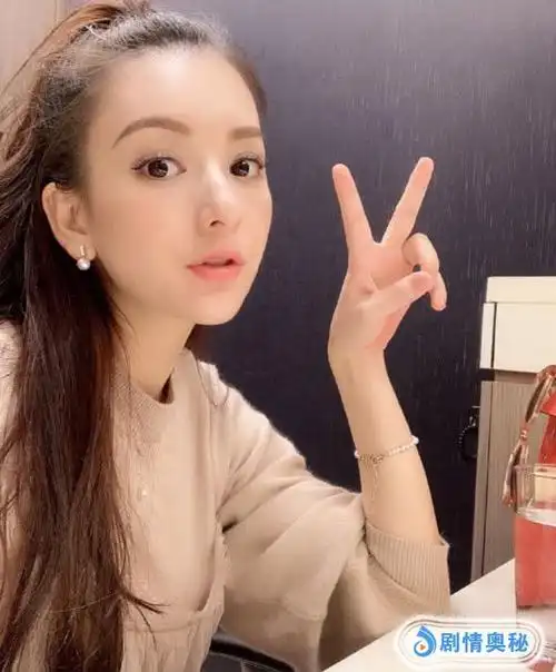 郭富城妻子方媛晒自拍,一点看不出来是二胎孕妇,少女感满满