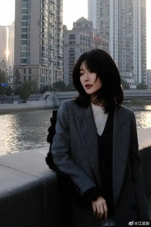 江疏影短发好有氛围感为什么这种发型只在你们头上好看呢