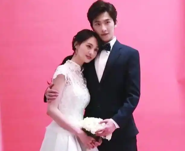 郑爽和杨洋好般配这组婚纱大片超甜蜜