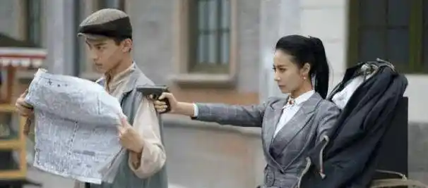 顶一张"硅胶假脸"演谍战剧"第一美女",到底谁的