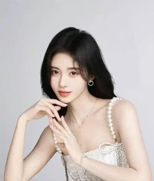 长相不够气质来凑 盘点鞠婧祎,欧阳娜娜,倪妮…氛围感美人