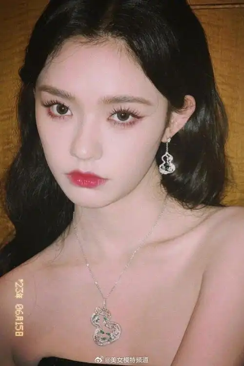 林允复古黑纱大片双眸动人眼神冷峻清冷氛围感十足