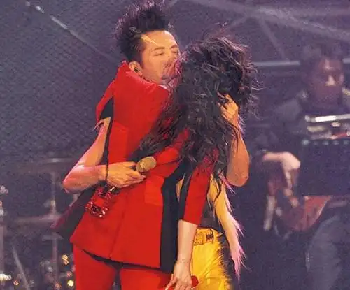 伊能静闻庾澄庆与张惠妹接吻装聋素颜尽情血拼3