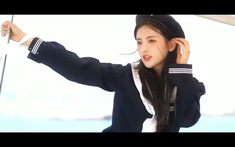 杨超越水手服美爆了