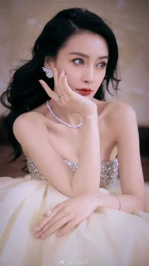 angelababy微博之夜幕后花絮#baby每次造型都很让人惊艳呀,这颜终真