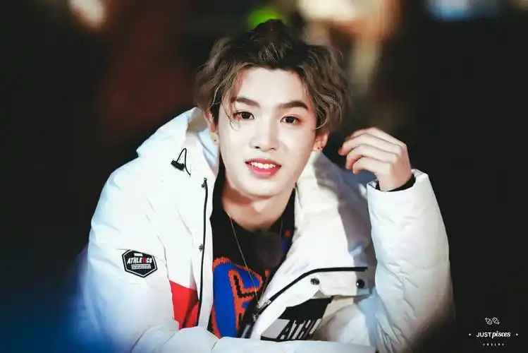 justin黄明昊 【180901 奇妙的食光】