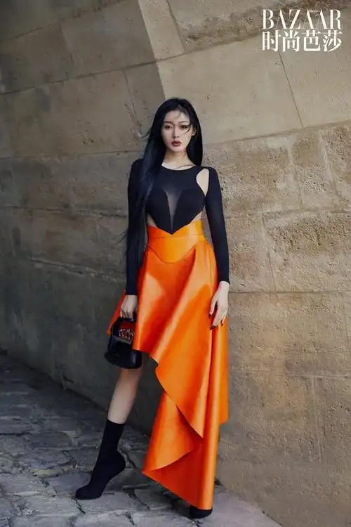 张天爱巴黎时装周性感全纪录:抹胸,透视装,真空深v,太鲨了!