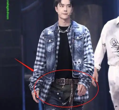 王一博出现《街舞3》线下活动,镜头放近后,确定穿好裤子了?