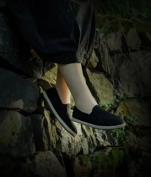 一双老布鞋中国人穿了3000年历经130余道非遗工艺穿它老舒服了