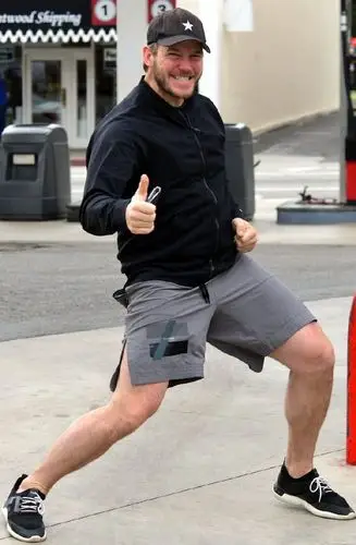 克里斯普瑞特再碰狗仔偷拍 一瞬间就摆出超搞笑姿势回应!