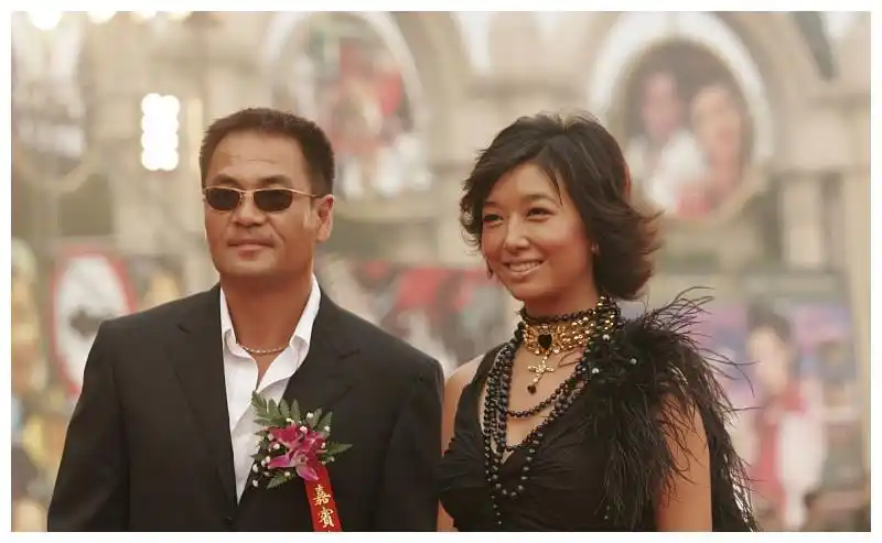 江珊年过半百魅力不减感情经历一波三折如今收获小15岁男友