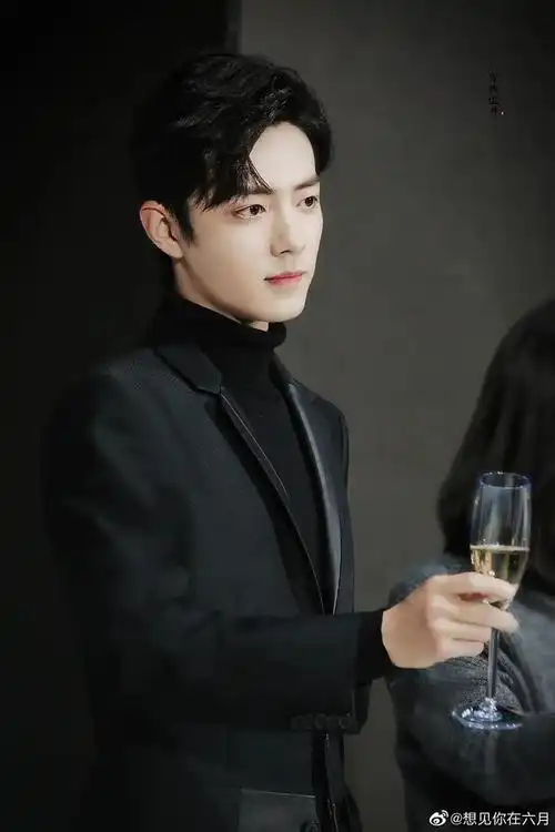 期待肖战2021年能演个大电影好让我们进电影院看大银幕帅哥