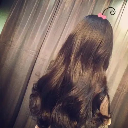 长卷发背影女头像by李倩