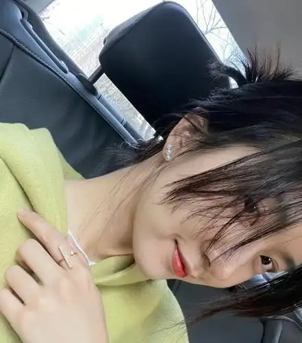 许龄月小花旦素颜照合集:清新靓丽,甜美可爱!