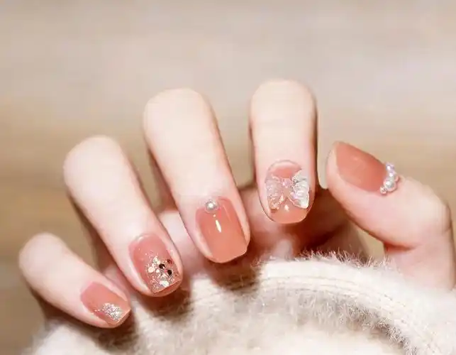 2021新款式冰透温柔显白美甲图