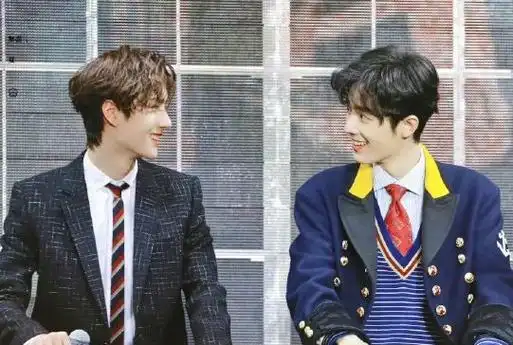 自此开始,肖战王一博分道扬镳,双方粉丝也成了仇人.